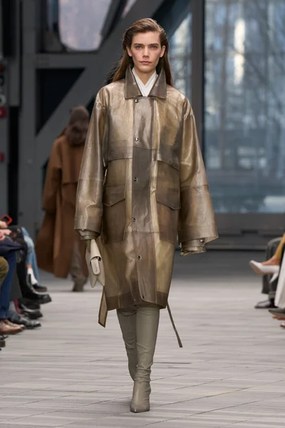 Look 37